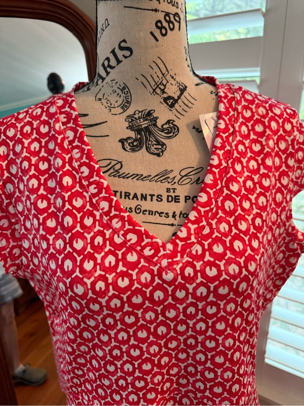 LL Bean Red Printed V-Neck Short Sleeve Fitness Dress - Picture 2 of 6